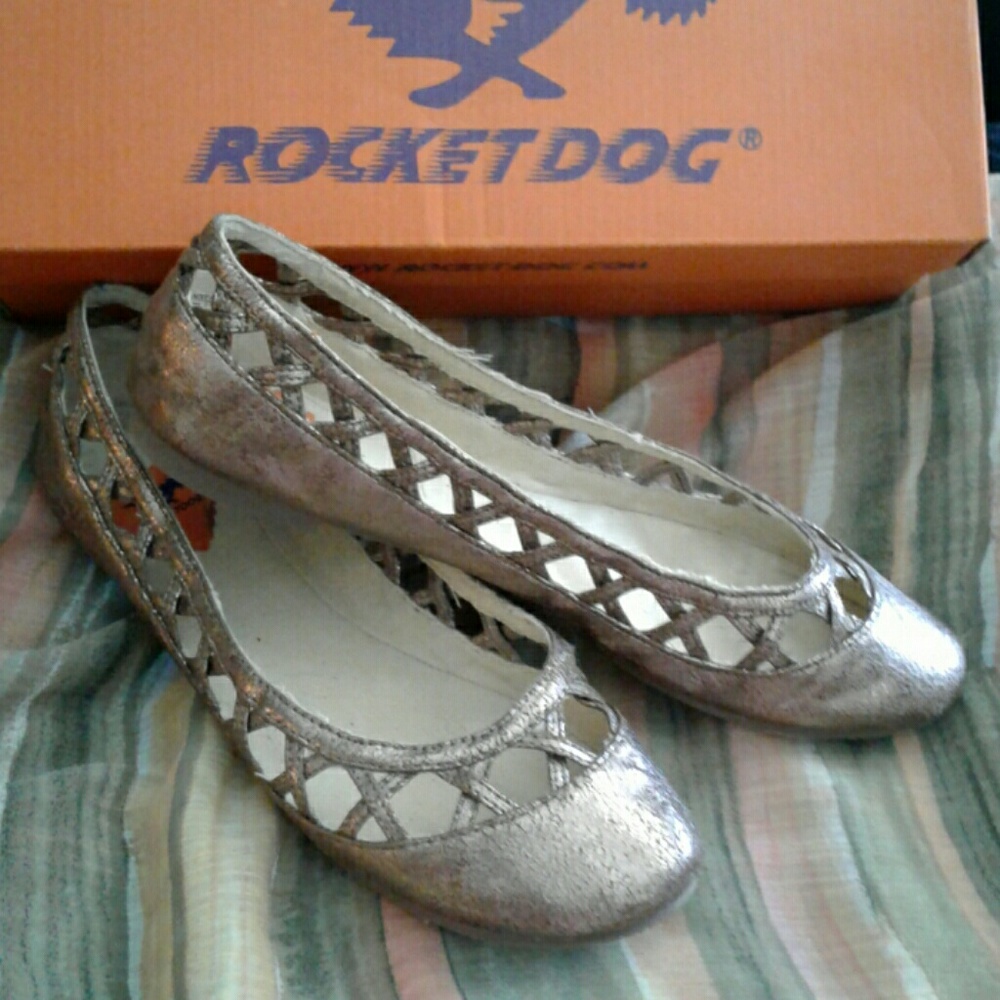 SaleRocket Dog distressed look metallic gold flats